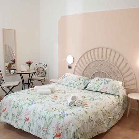 A Casa Di Mario E Nene Bed & Breakfast เวียเรจโจ ภายนอก รูปภาพ
