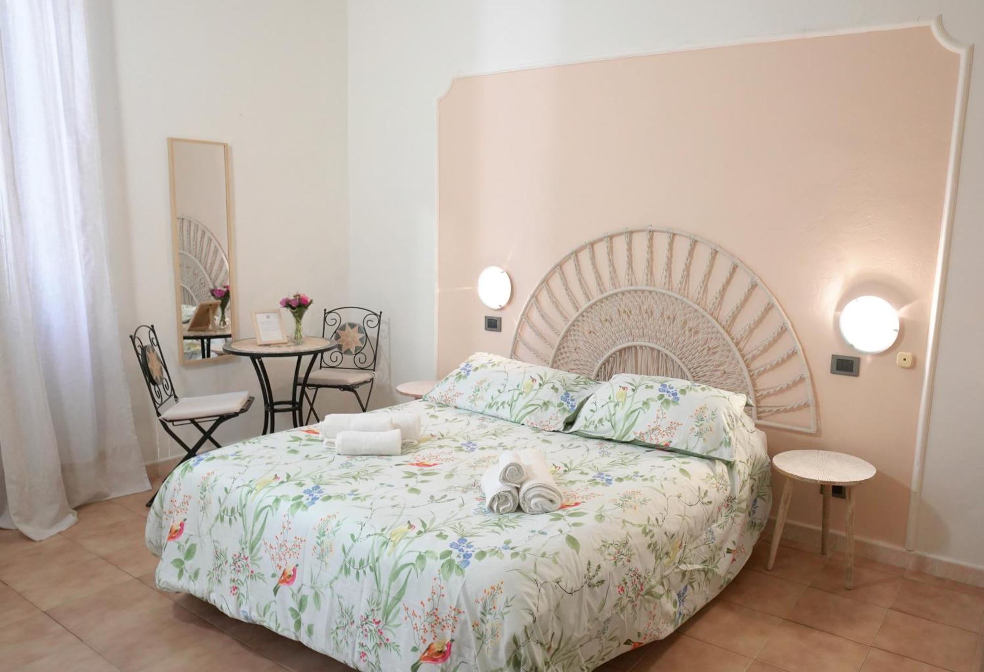 A Casa Di Mario E Nene Bed & Breakfast เวียเรจโจ ภายนอก รูปภาพ