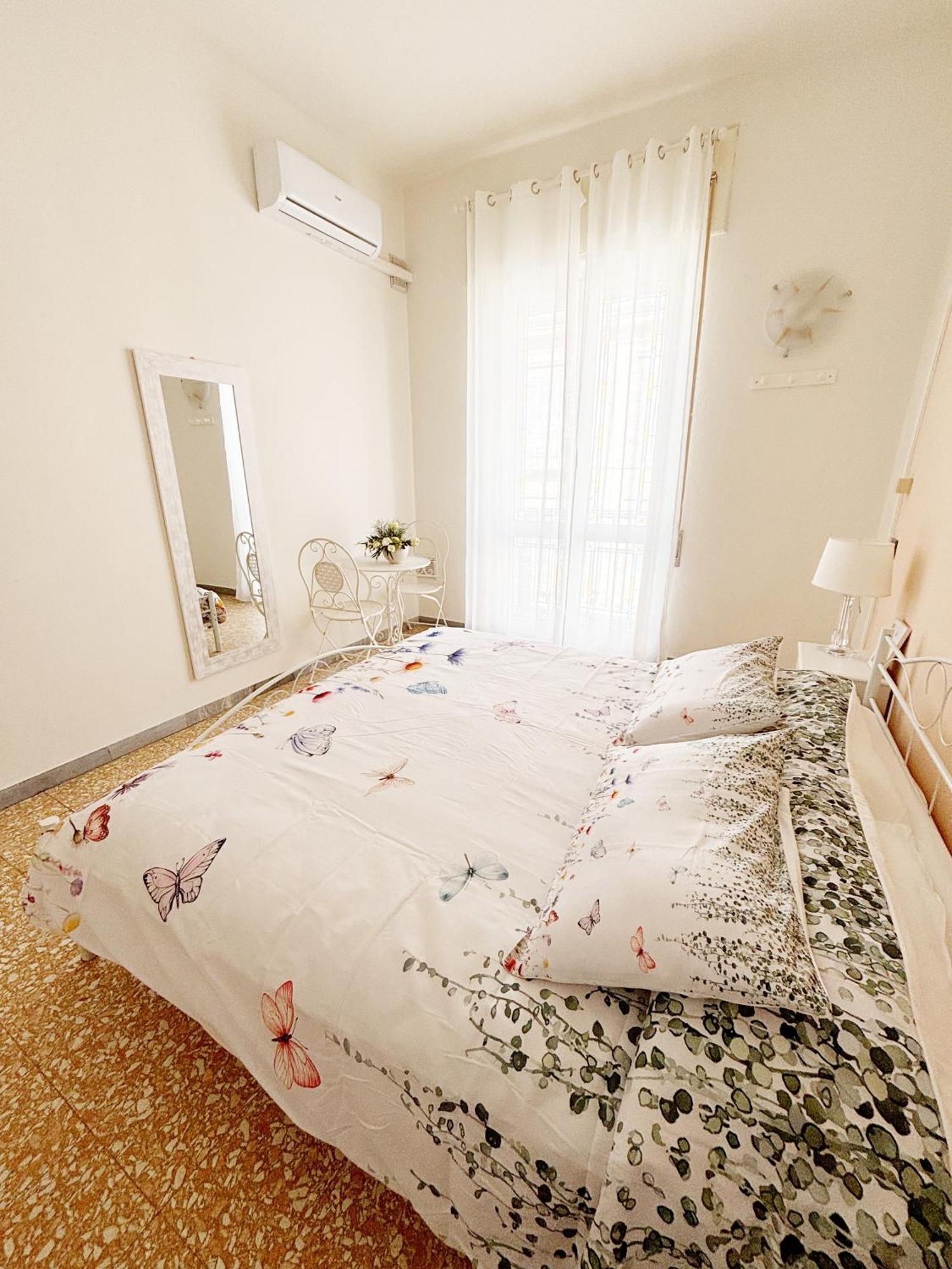 A Casa Di Mario E Nene Bed & Breakfast เวียเรจโจ ภายนอก รูปภาพ