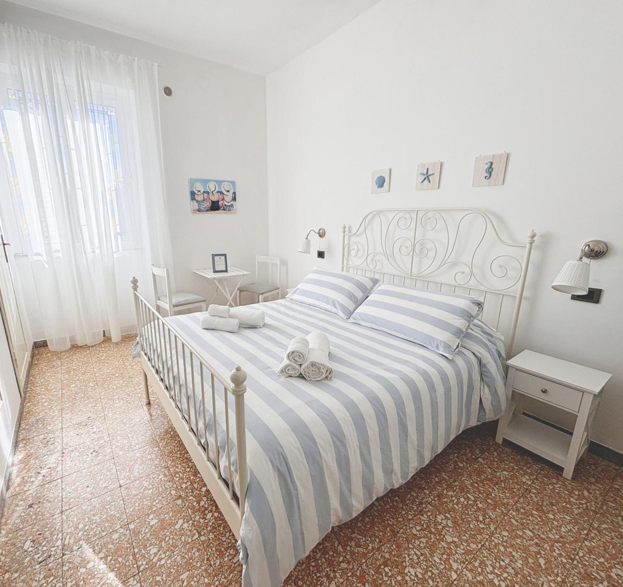 A Casa Di Mario E Nene Bed & Breakfast เวียเรจโจ ภายนอก รูปภาพ